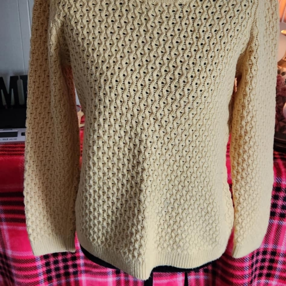 Talbots Women's Yellow Knit Sweater 70% Nylon And 30% Lambswool Size medium